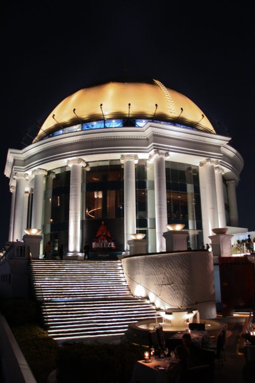Die Kuppel des Lebua Hotels in Bangkok