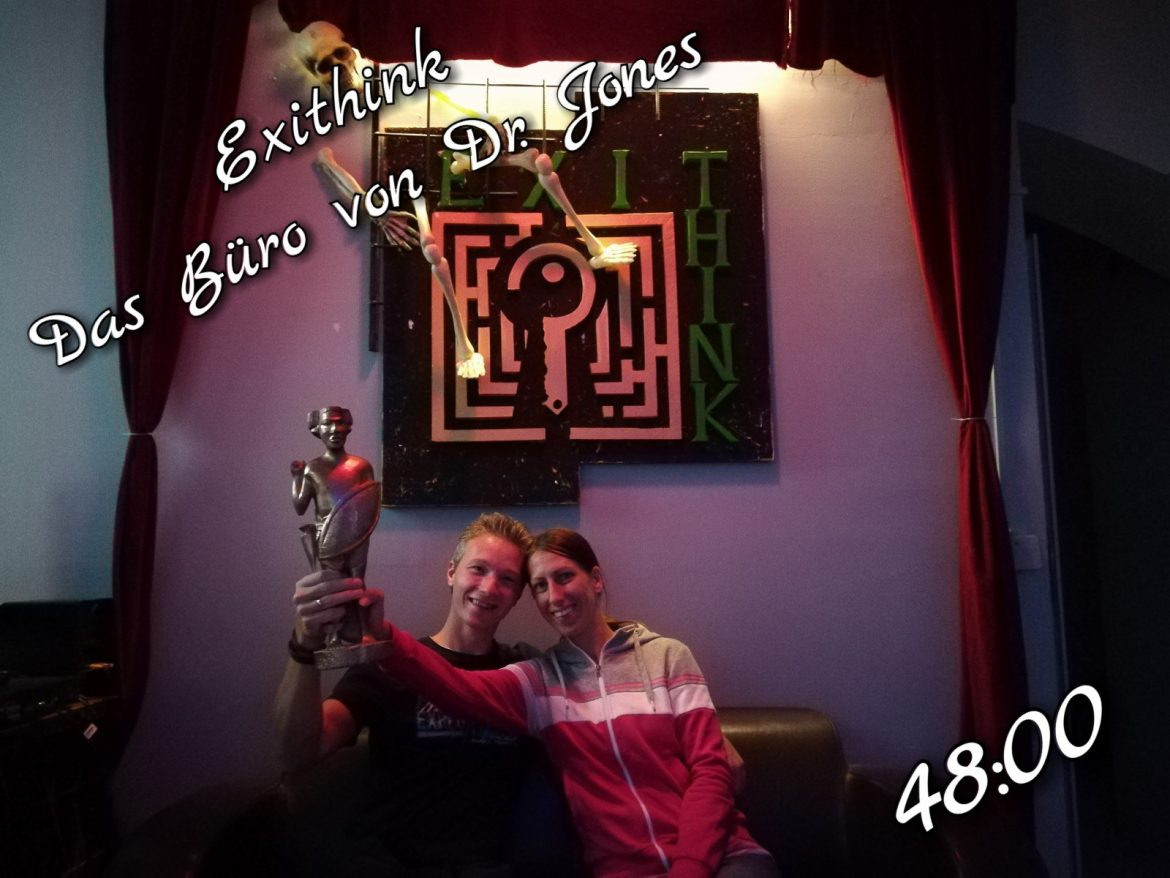 Mit einem Schatz konnten wir den Escape Room Das Büro von Dr. Jones, von Exithink in Wien, verlassen.