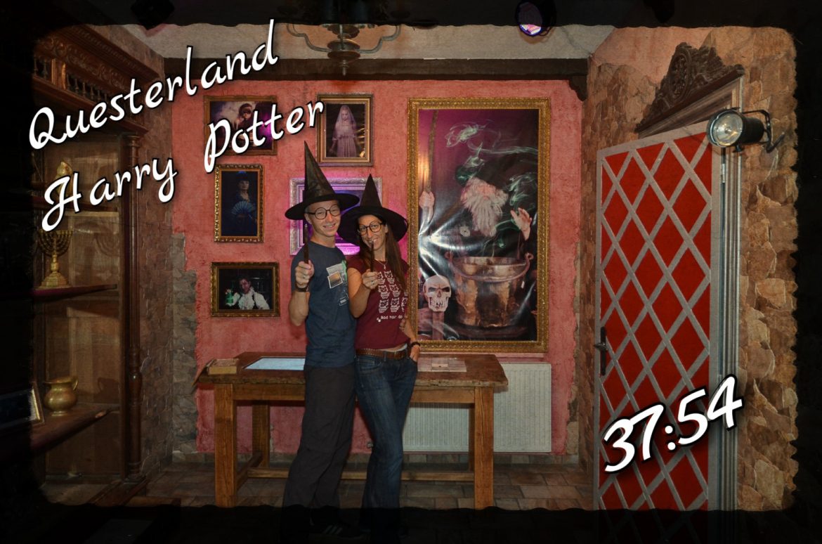 Auf dem Abschlussfoto nach dem Escape Room Harry Potter, von Questerland in Prag, kann man uns unser magisches Geschick ansehen.