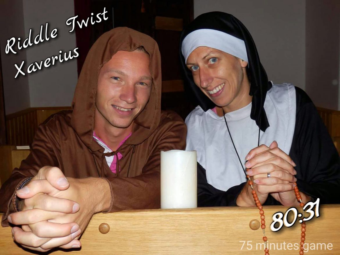 Unser Foto nach dem Escape Room Xaverius, von Riddle Twist in Prag, durften wir verkleided als Mönch und Nonne machen.