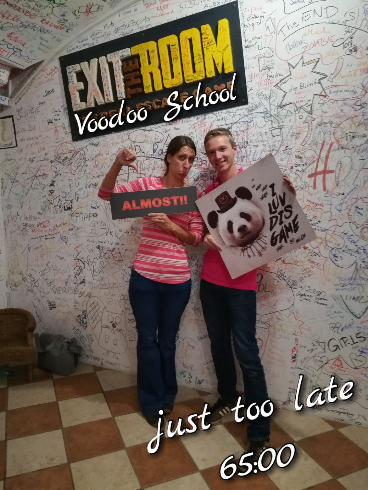 Den Escape Room, Voodoo School von Exit the Room in Wien, konnten wir leider nicht unter 60 Minuten beenden.