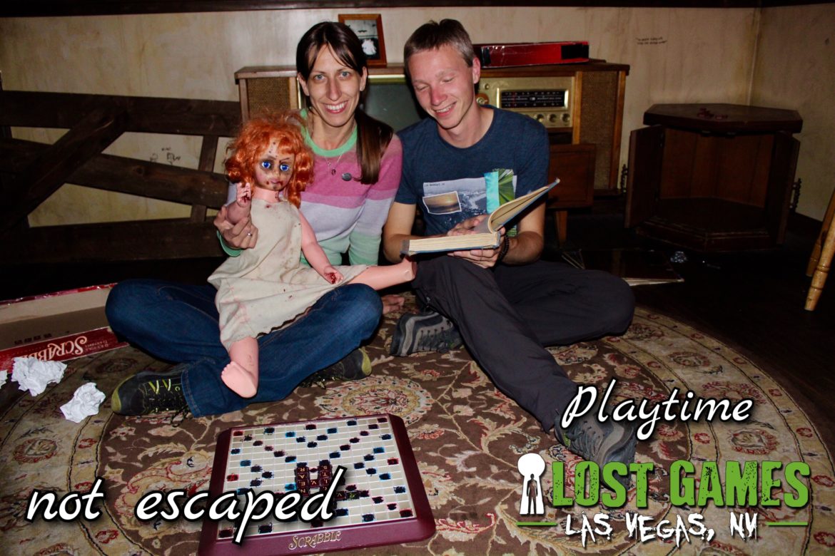 Nachdem wir leider am Escape Room Playtime von Lost Games in Las Vegas gescheitert sind, gab es trotzdem noch ein Abschiedsfoto mit Sally